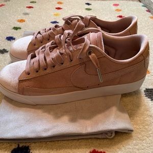 NIKE ✔️ 🆕 Particle Pink Blazers Low LX